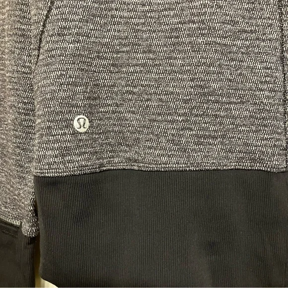 Lululemon Athletica Charcoal Gray/Black Quarter Zip Pullover Fold Over Hands 12 - Picture 9 of 12